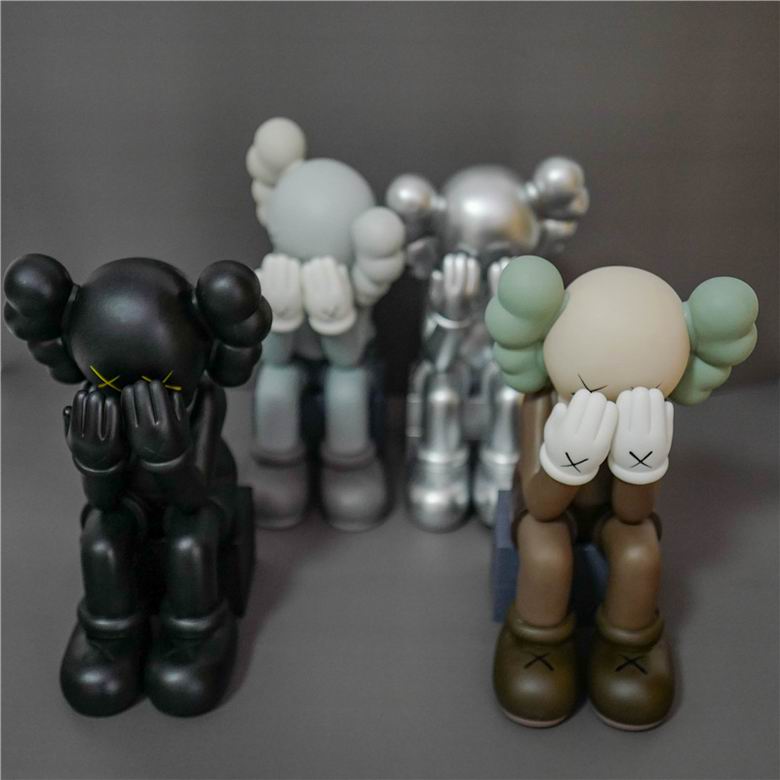 Kaws 14 22 28cm   (1)